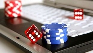 Meja Teen Patti live dengan dealer di studio ligaubo
